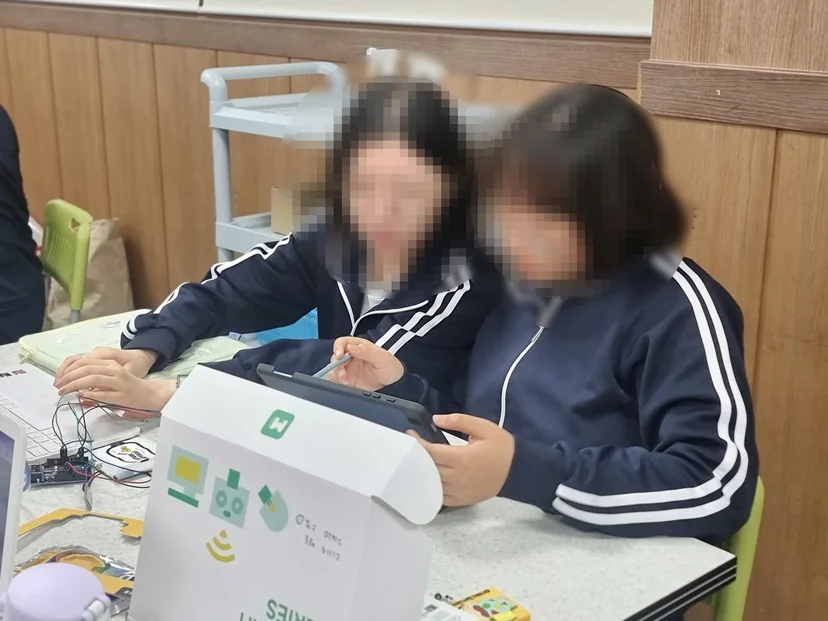 용호고등학교 AIoT 메이커 캠프 현장 사진 6