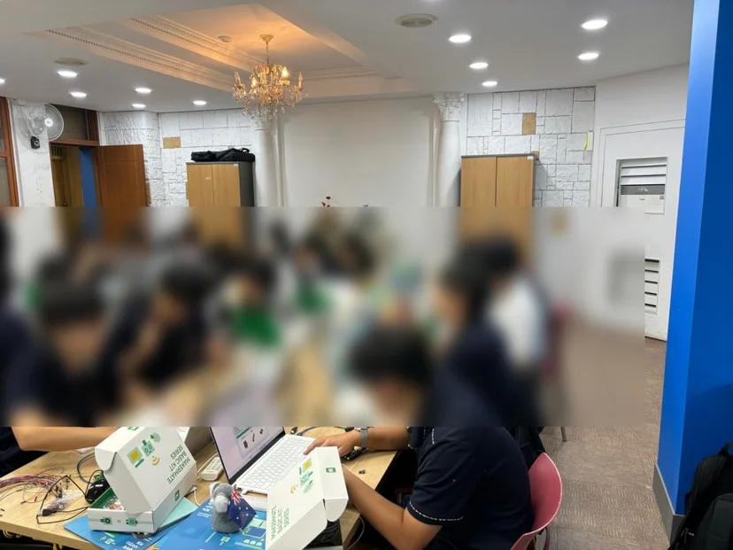 벽면에 설치한 자유낙하 실험 장치