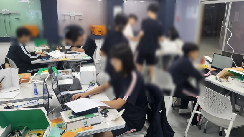 범박중학교 AIoT 캠프 현장 사진 12