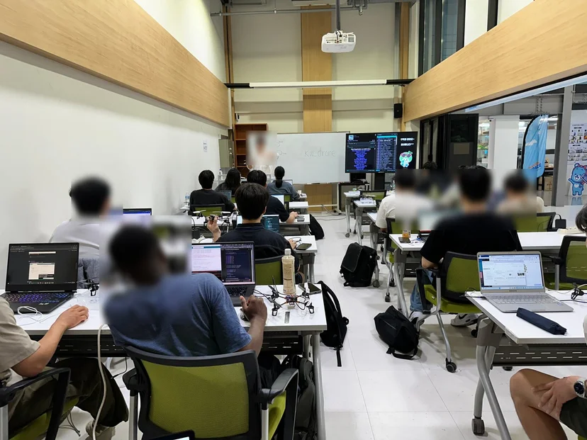 강원대학교 AI 코딩 드론 제작 교육 현장 사진 11