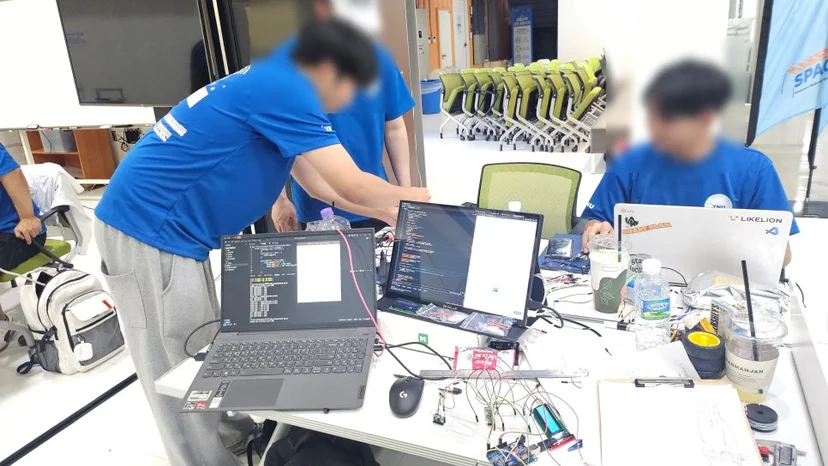리빙랩 메이커톤 시제품 제작 장면