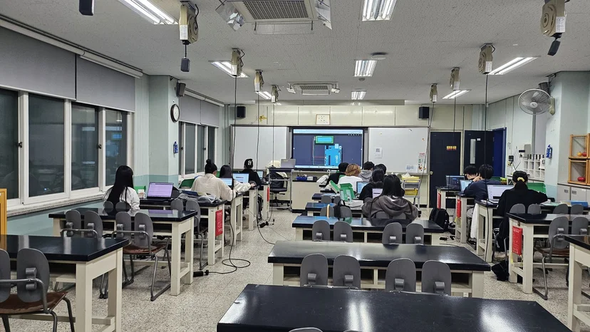 수도여자고등학교 AI 과학 융합 실험 현장 사진 5