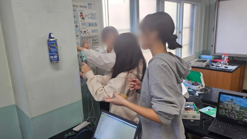 수도여자고등학교 AI 과학 융합 실험 현장 사진 9