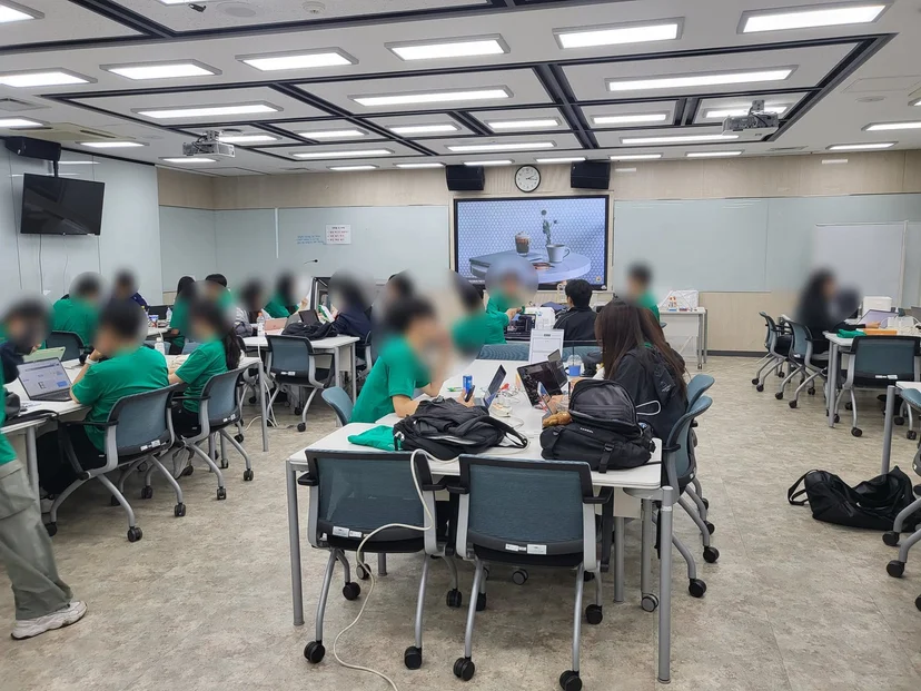 건국대학교 글로벌비즈니스학과 ICT 창업 경진대회 현장 사진 6