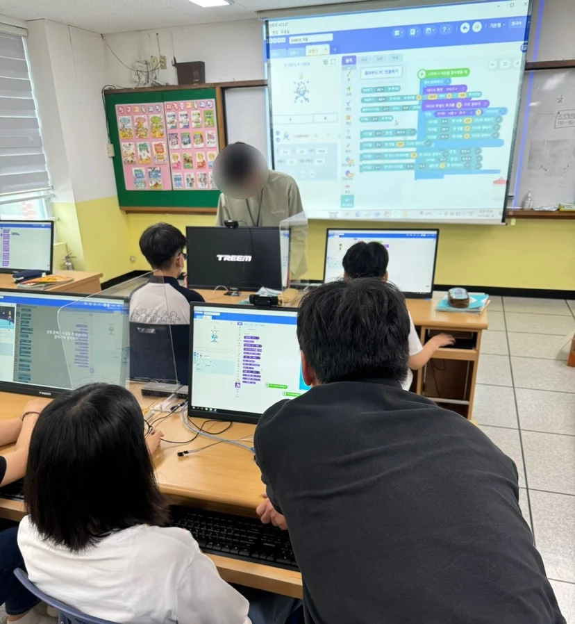 경상권교육기부거점지원센터 AI 무드등 만들기 현장 사진 2