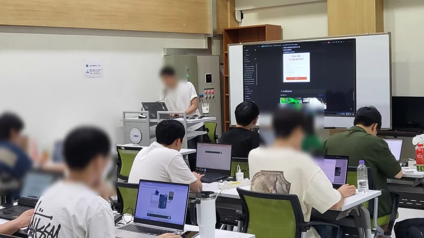 G-Bridge에서 학생 팀이 만든 로봇 의수·의족
