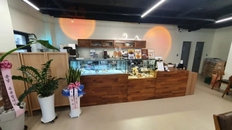 매장 입구와 주방 동선에 맞는 외형 치수를 어떻게 잡아야 하나요 전기·배수·관리 설비 위치 확인 사진