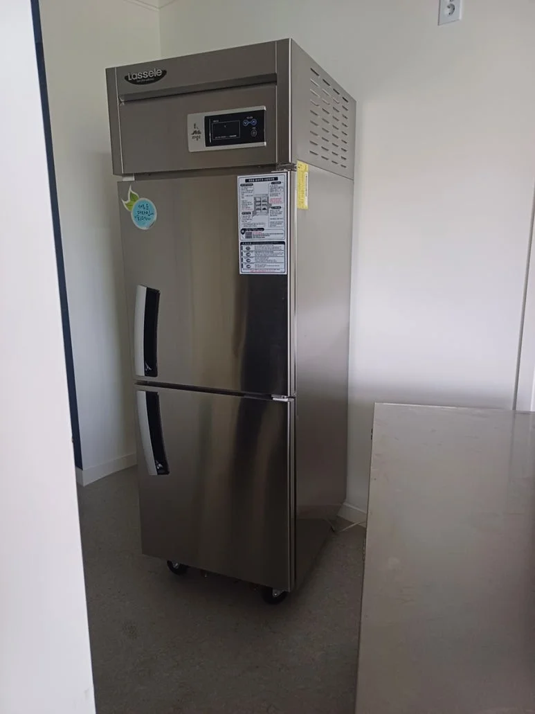 선반과 내부 재질의 위생 및 부식 정도는 어떻게 구별해야 할까요 전기·배수·관리 설비 위치 확인 사진