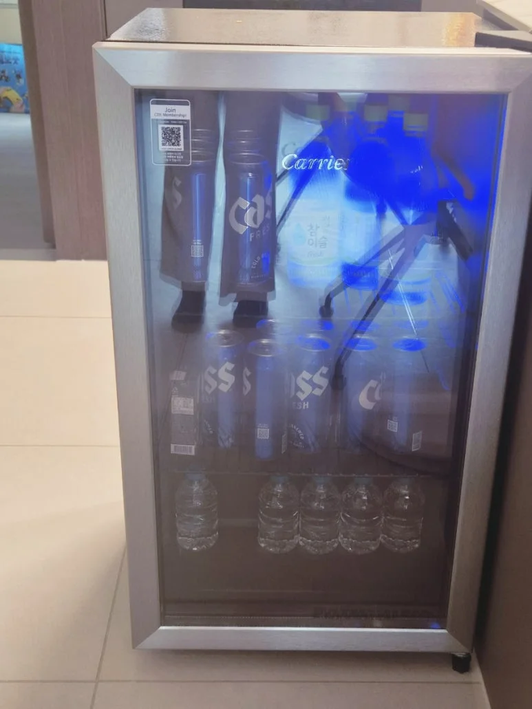 상품을 돋보이게 하는 조명과 내부 구성은 어떠한가 핵심 설치 조건과 사용 환경 확인 사진