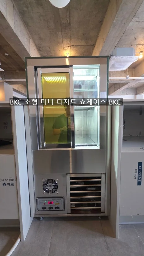 청소와 위생 관리가 편한 카페진열대 구조는 어떻게 찾을까요 핵심 설치 조건과 사용 환경 확인 사진