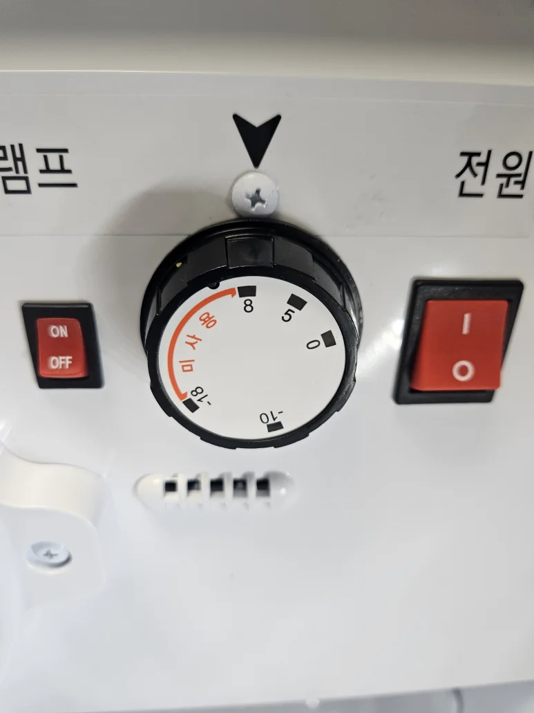 쇼케이스 규격과 배수 방식을 비교할 때 유의점은 무엇인가요 설치 공간과 주변 이동 동선 확인 사진