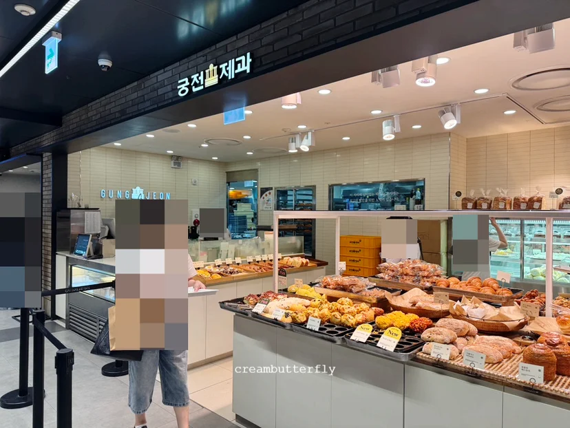 뒷문형과 정면 진열 방식 중 어느 쪽이 매장 동선에 맞을까요 설치 공간과 주변 이동 동선 확인 사진