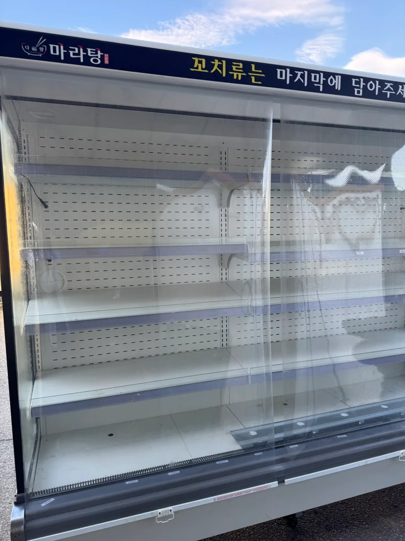 매장 크기에 맞는 쇼케이스 용량은 어떻게 정하나요 설치 공간과 주변 이동 동선 확인 사진