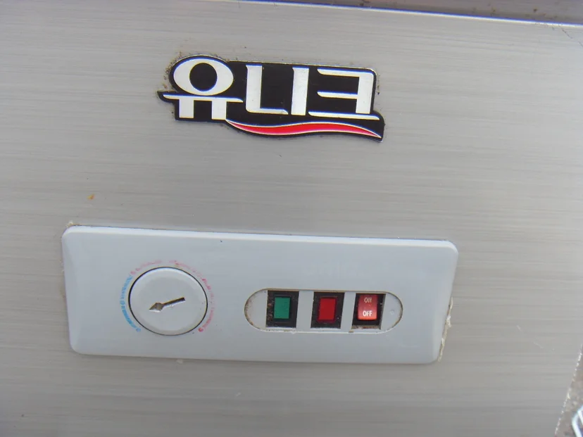 중고 반찬 냉장고 구매 후 초기 관리 및 위생 소독 방법은 무엇인가요 전기·배수·관리 설비 위치 확인 사진