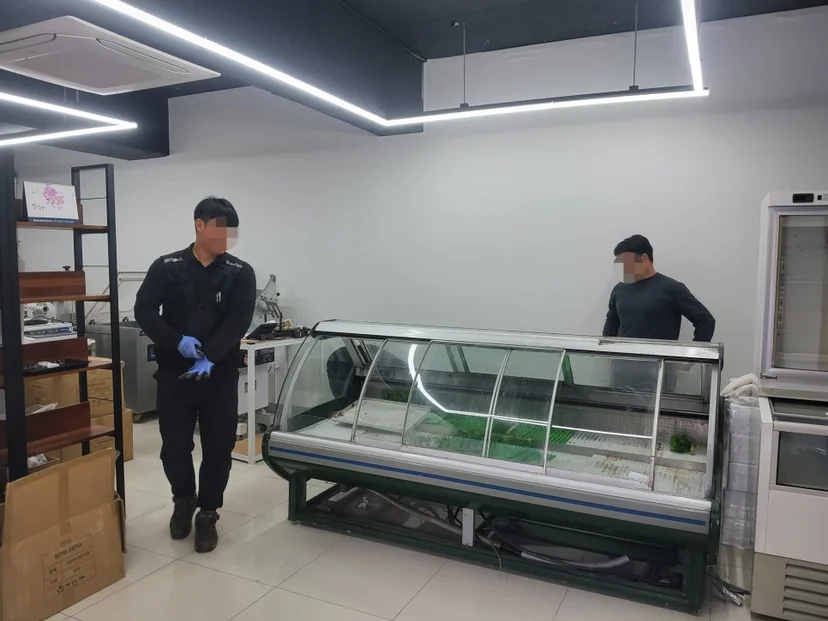 매장 면적과 진열 목적에 적합한 용량은 어떻게 정하나요 설치 공간과 주변 이동 동선 확인 사진