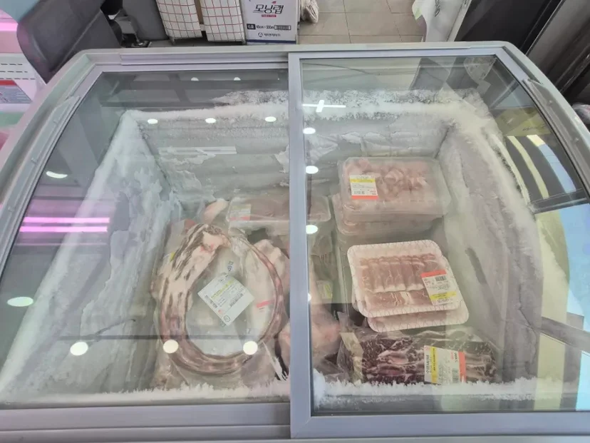 매장 구조와 진열량에 알맞은 외형 치수 기준은 무엇인가요 전기·배수·관리 설비 위치 확인 사진
