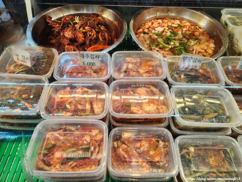 신품 진열장 예산 범위와 제품 유형별 시세는 어떠한가요 설치 공간과 주변 이동 동선 확인 사진