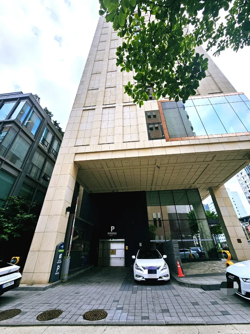 매장 크기에 적합한 가로 규격과 용량 기준은 무엇인가요 전기·배수·관리 설비 위치 확인 사진