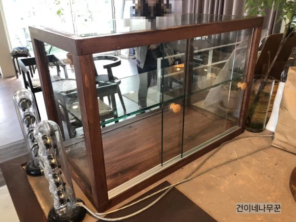 비냉장 독립형과 냉장 쇼케이스 중 무엇을 골라야 할까요 전기·배수·관리 설비 위치 확인 사진