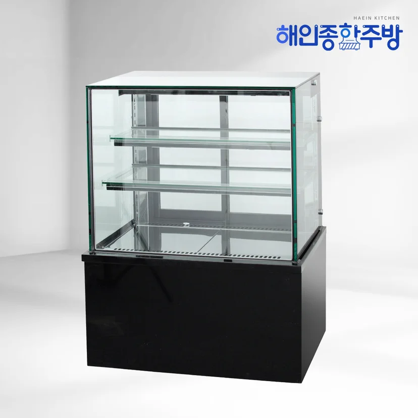 내부 조명과 선반 재질을 어떻게 살피는 것이 좋을까요 설치 공간과 주변 이동 동선 확인 사진