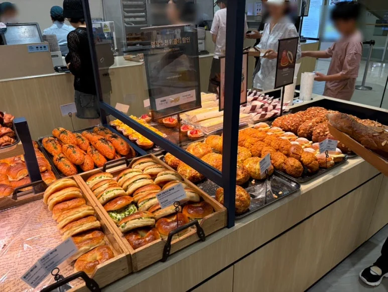 온도와 습도 관리는 디저트 품질에 어떤 영향을 줄까 전기·배수·관리 설비 위치 확인 사진
