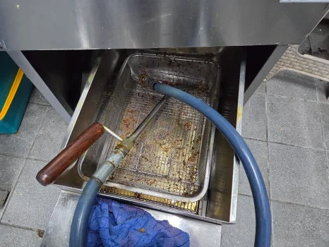 맞춤형 쇼케이스와 특수 설비 예산은 어떻게 계획해야 할까요 설치 공간과 주변 이동 동선 확인 사진
