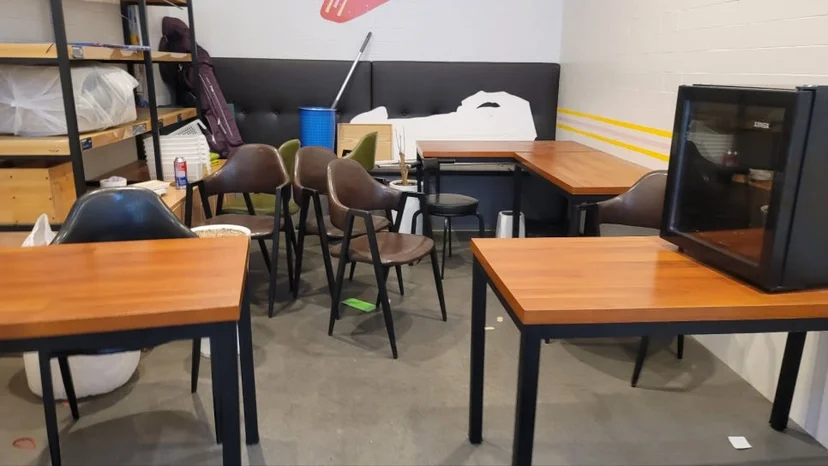 상온형과 냉장형 중 어느 방식이 매장에 적합할까 설치 공간과 주변 이동 동선 확인 사진