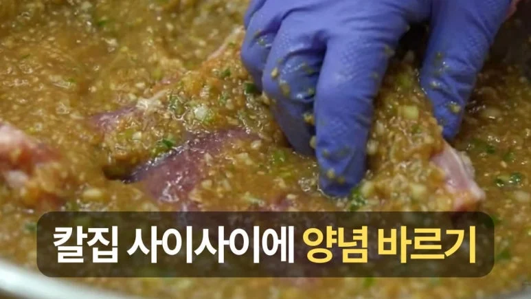 내부 재질과 선반 내구성은 왜 중요할까 설치 공간과 주변 이동 동선 확인 사진
