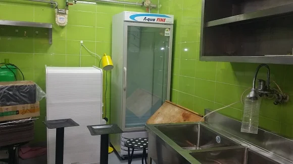 특수 기능성 선반 및 맞춤형 제작으로 예산을 상향하면 어떤 가치를 얻나요 전기·배수·관리 설비 위치 확인 사진