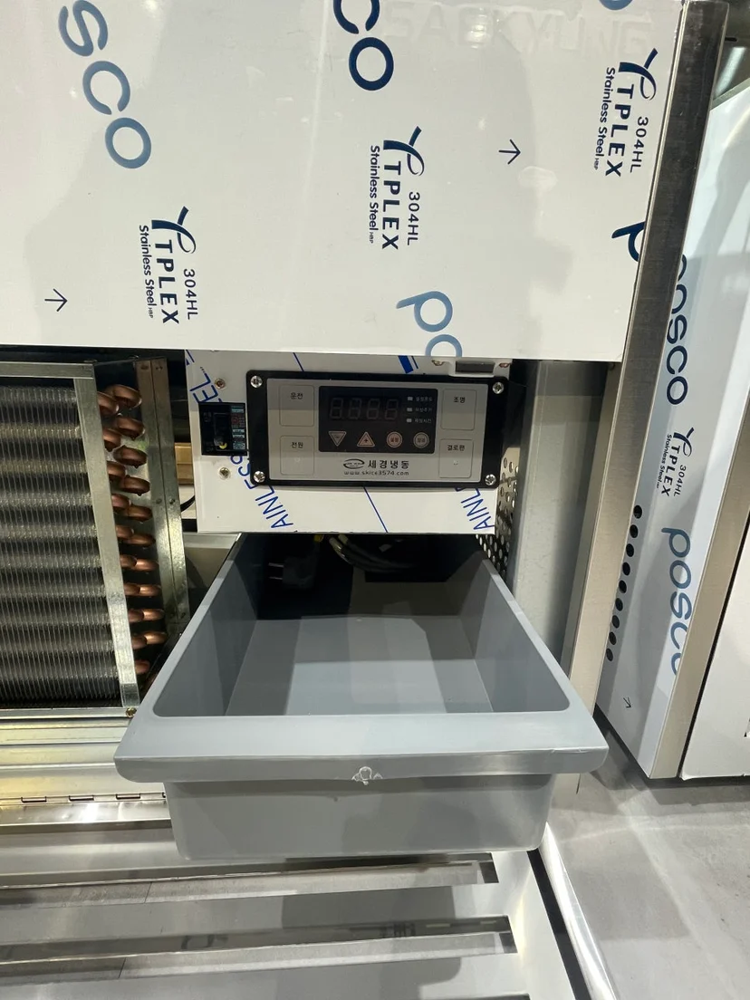 디저트 진열을 위한 공간과 규격은 어떻게 정해야 할까요 설치 공간과 주변 이동 동선 확인 사진