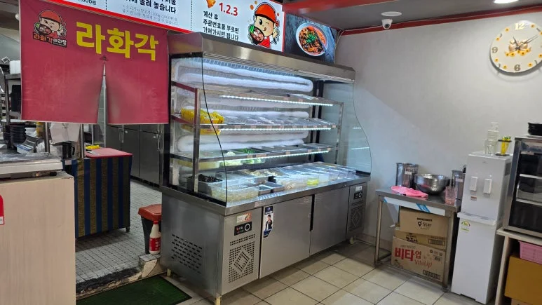 중고 쇼케이스 냉동 성능은 어떻게 점검해야 할까요 전기·배수·관리 설비 위치 확인 사진