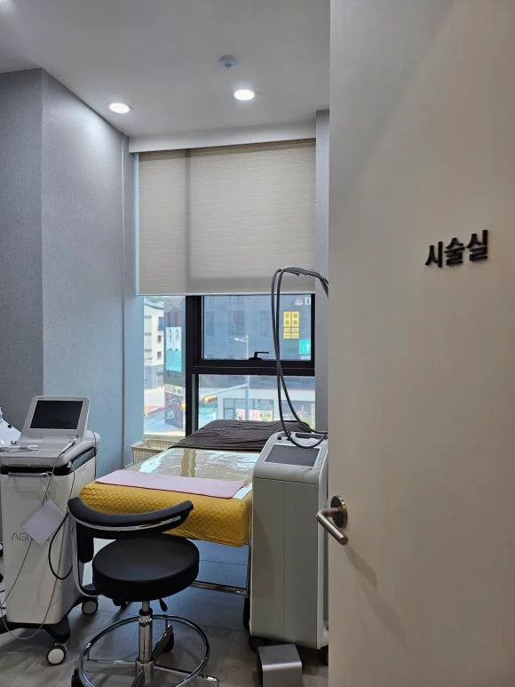 청주 동남지구 더봄의원 강필성 대표원장 진료 이미지