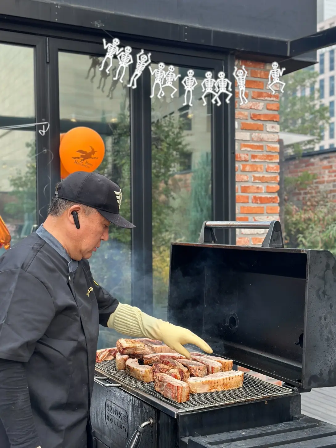 그릴 통삼겹 바베큐가 맛있게 익어가는 10월의 마지막 날입니다.