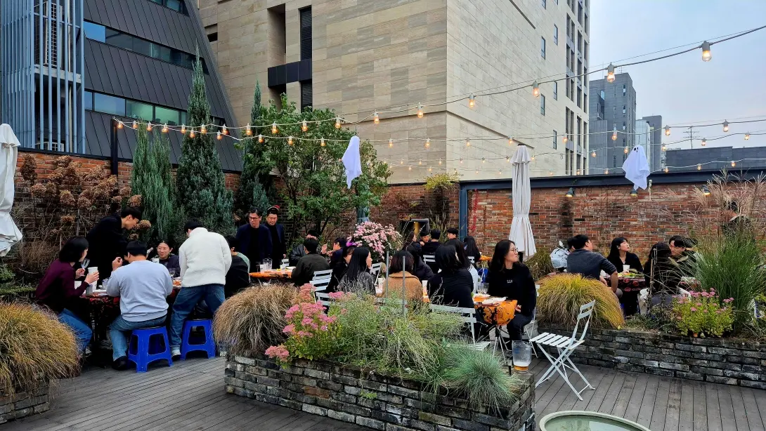 두런두런 좋은 이야기 나누는 할로윈 하루였습니다.