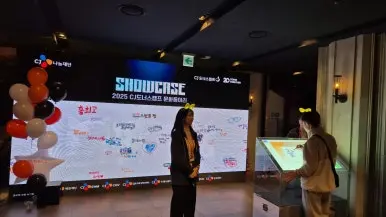 투명 방명록에 적어보는 자유로운 콘텐츠들