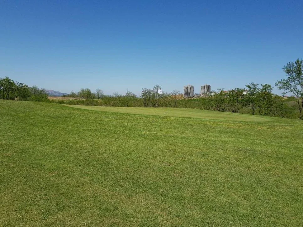 청도 캐슬렉스 넓은 페어웨이와 자연 경관이 어우러진 골프코스