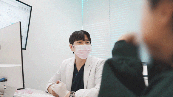 보톡스 시술 원리를 설명하는 이미지