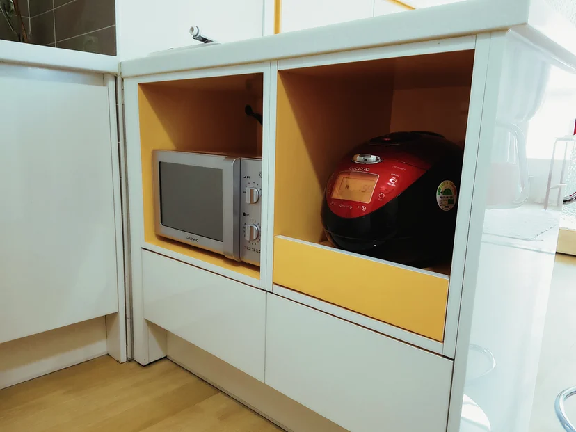 Built-in kitchen cabinet with a microwave and a rice cooker (Listing ID : 25)