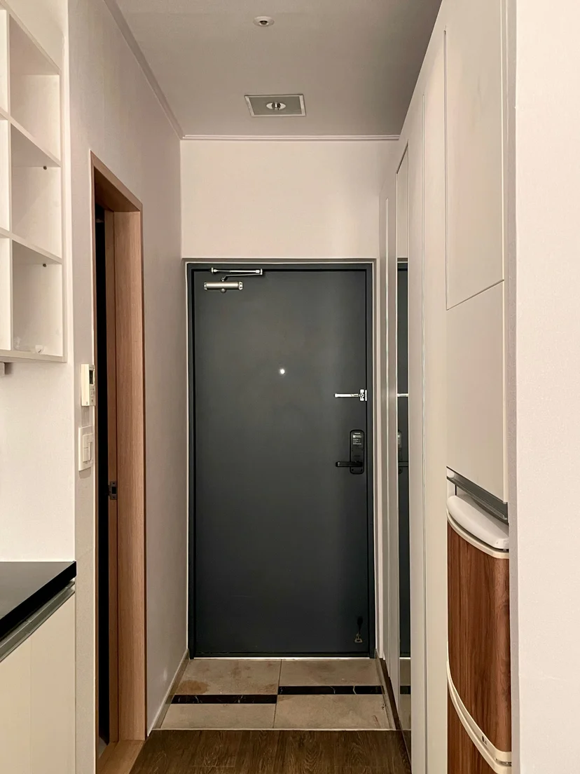 Entry hallway with a digital door lock and shoe storage (Listing ID : 33622)