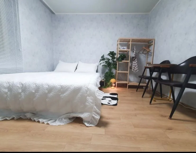 전기밥솥과 정수기가 놓인 주방