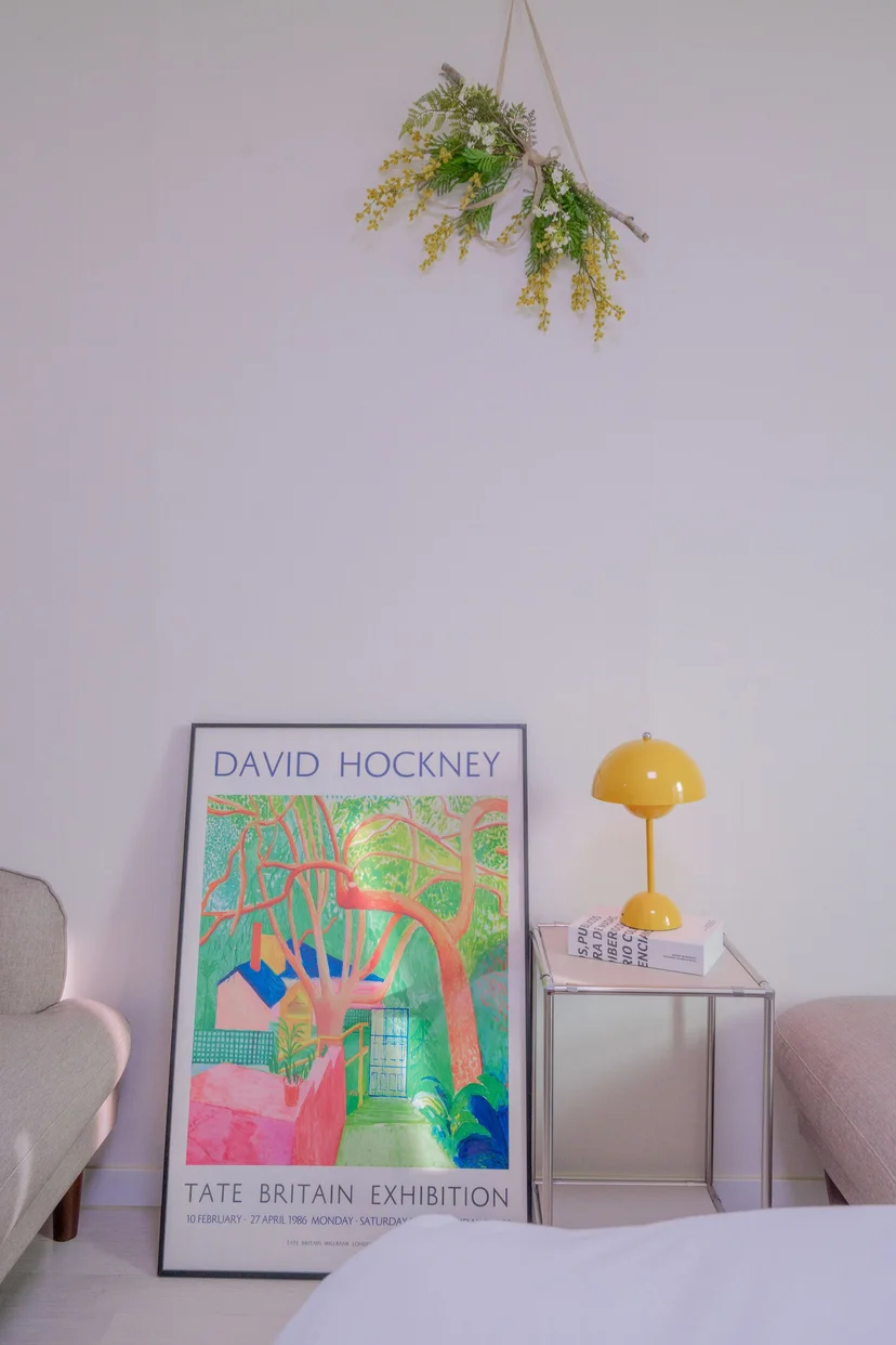 Living room corner with a framed art print and reading lamp (Listing ID : 34458)