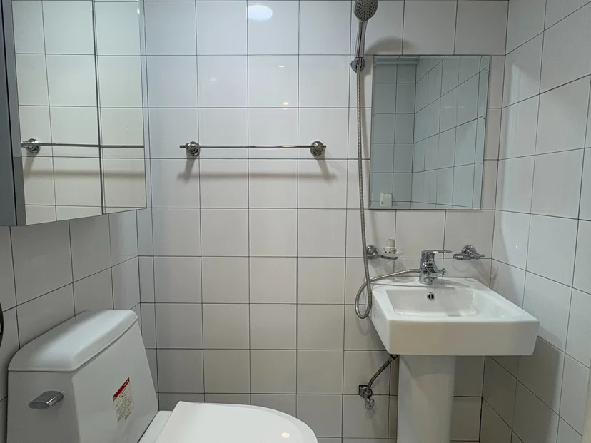 Bathroom with a shower area (Listing ID : 33665)