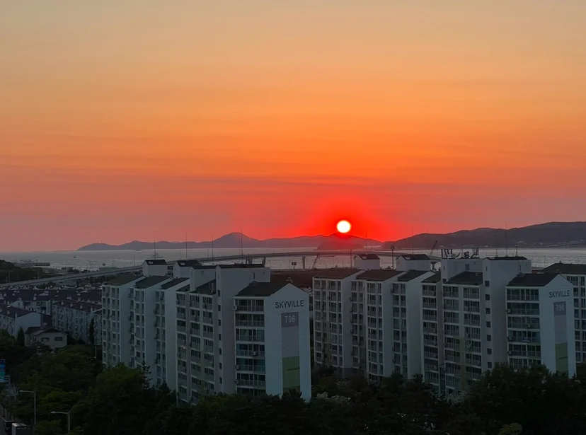 Red sunset over the sea and islands behind apartment blocks (Listing ID : 35960)