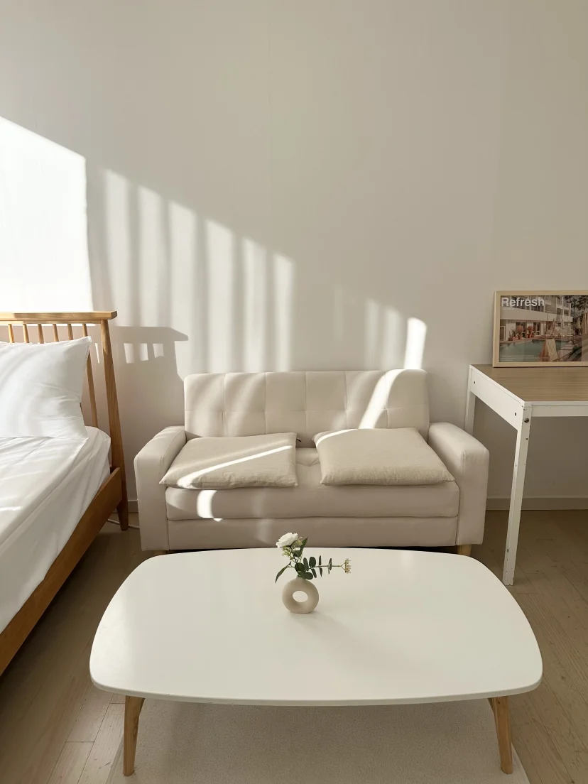 Sofa and coffee table in the living corner (Listing ID : 45464)