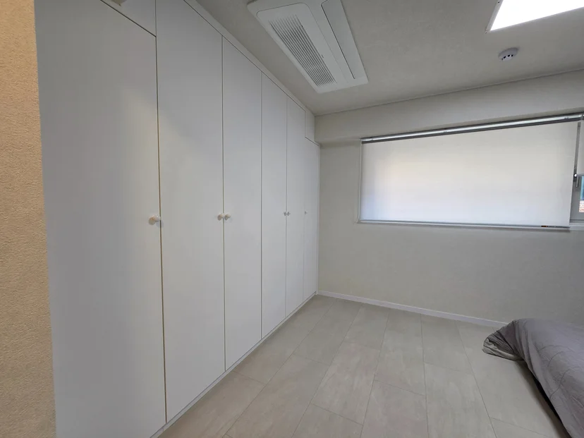 Bedroom with a full-length built-in wardrobe (Listing ID : 32497)