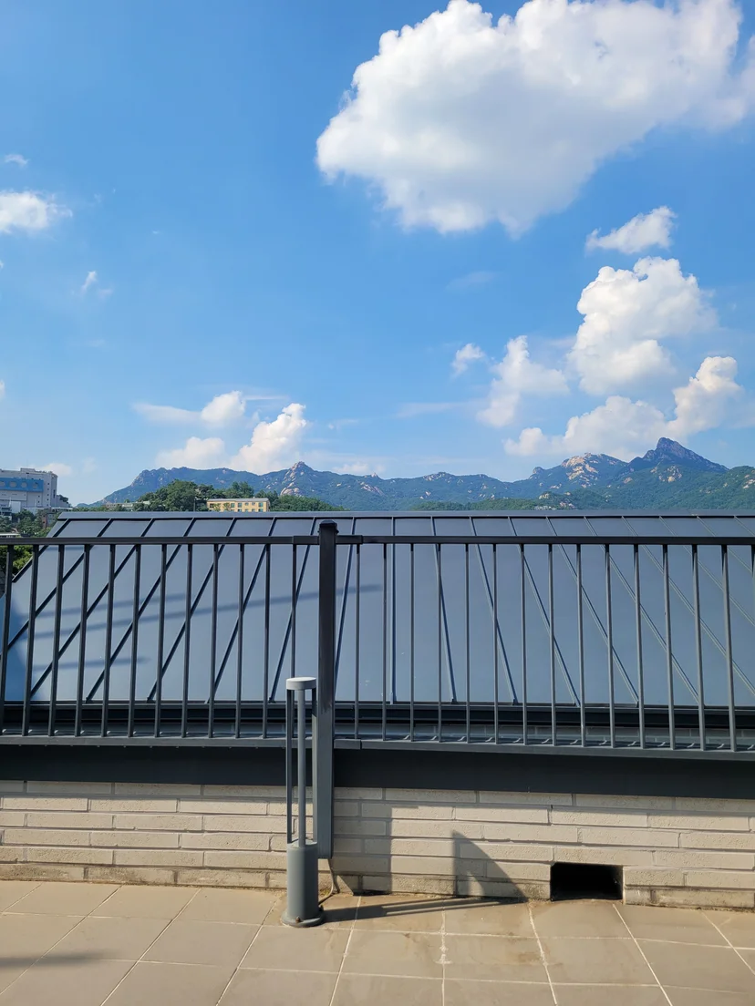 Rooftop terrace with a view of the mountains (Listing ID : 41157)