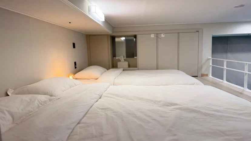 Loft sleeping area with mattress and bedding (Listing ID : 30596)