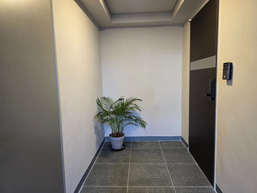 Unit entrance with front door and digital keypad lock (Listing ID : 32497)