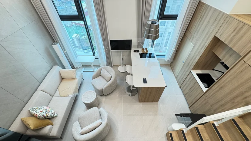 Open-plan living area with sofa, bar counter, and large city-view windows (Listing ID : 30596)