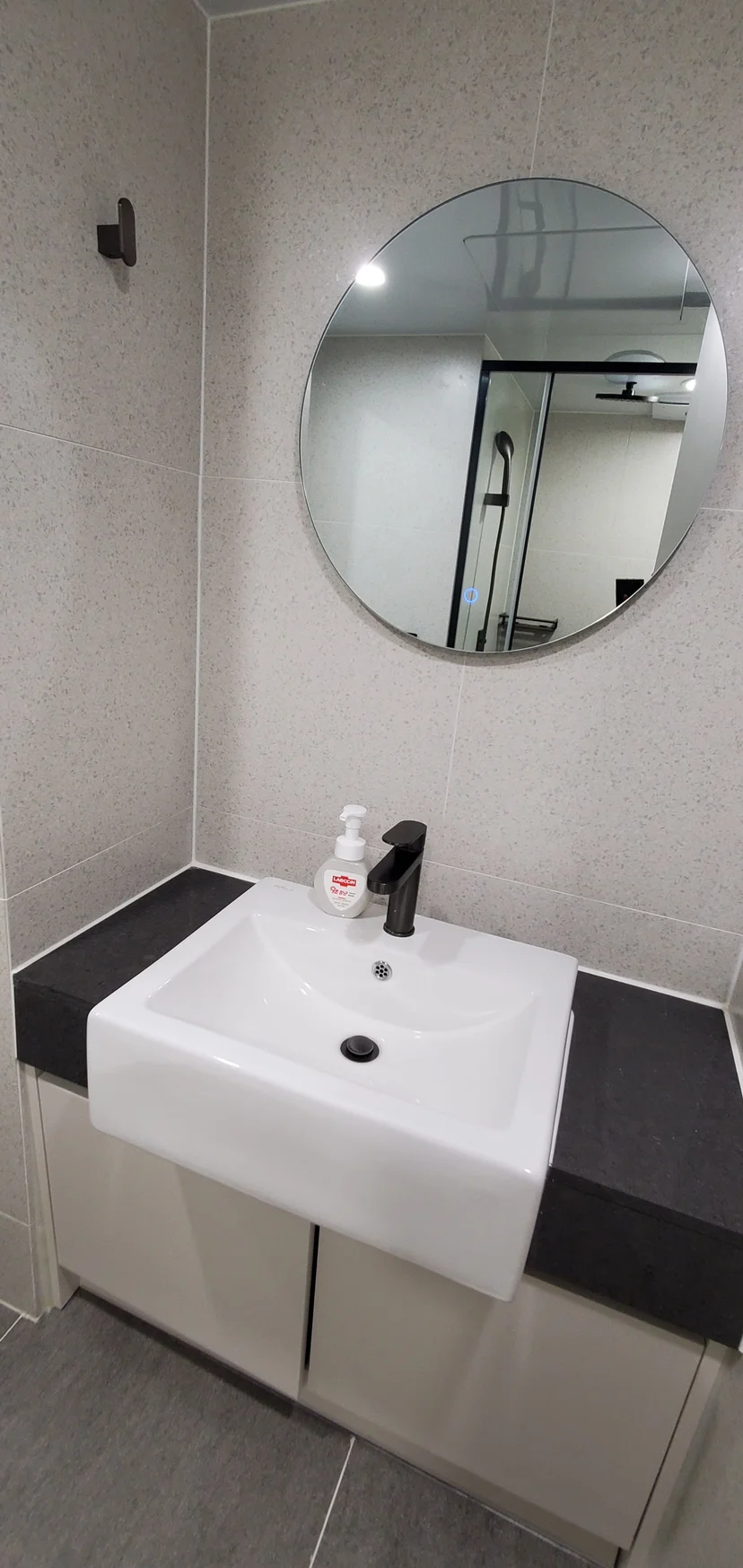 Bathroom vanity with a basin and round mirror (Listing ID : 26402)